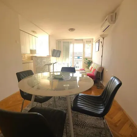 Central Apartment Split *