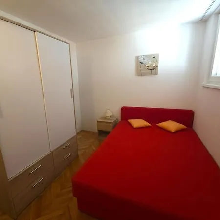 Central Apartment Split *