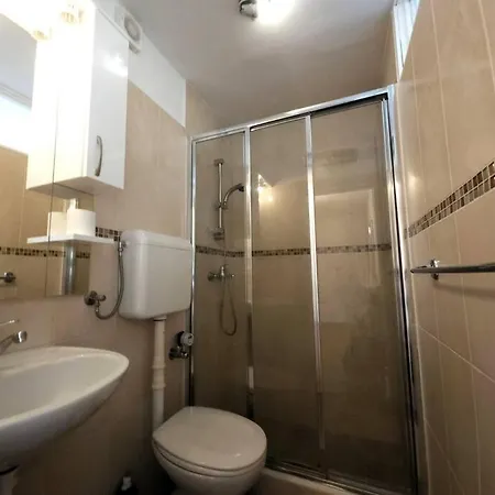 Central Apartment Split *